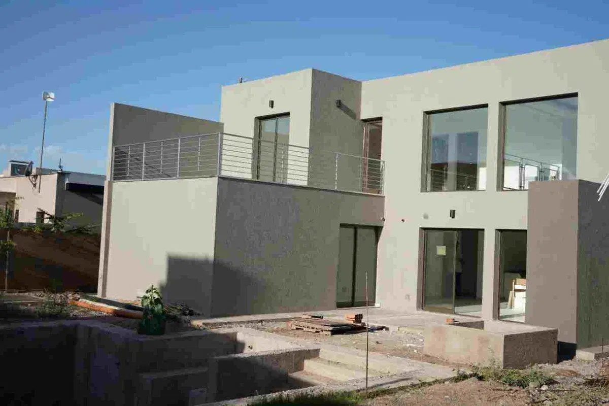VENTA DE CASA EN LOMAS DE RUSSEL, MAIPU, MENDOZA 2