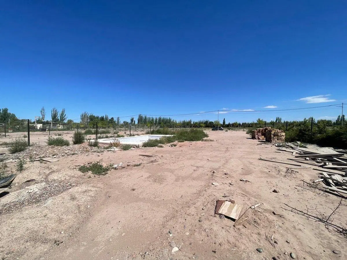 LOTE CON PISCINA, BARRIO ATARDECERES DE VIEYTES 3