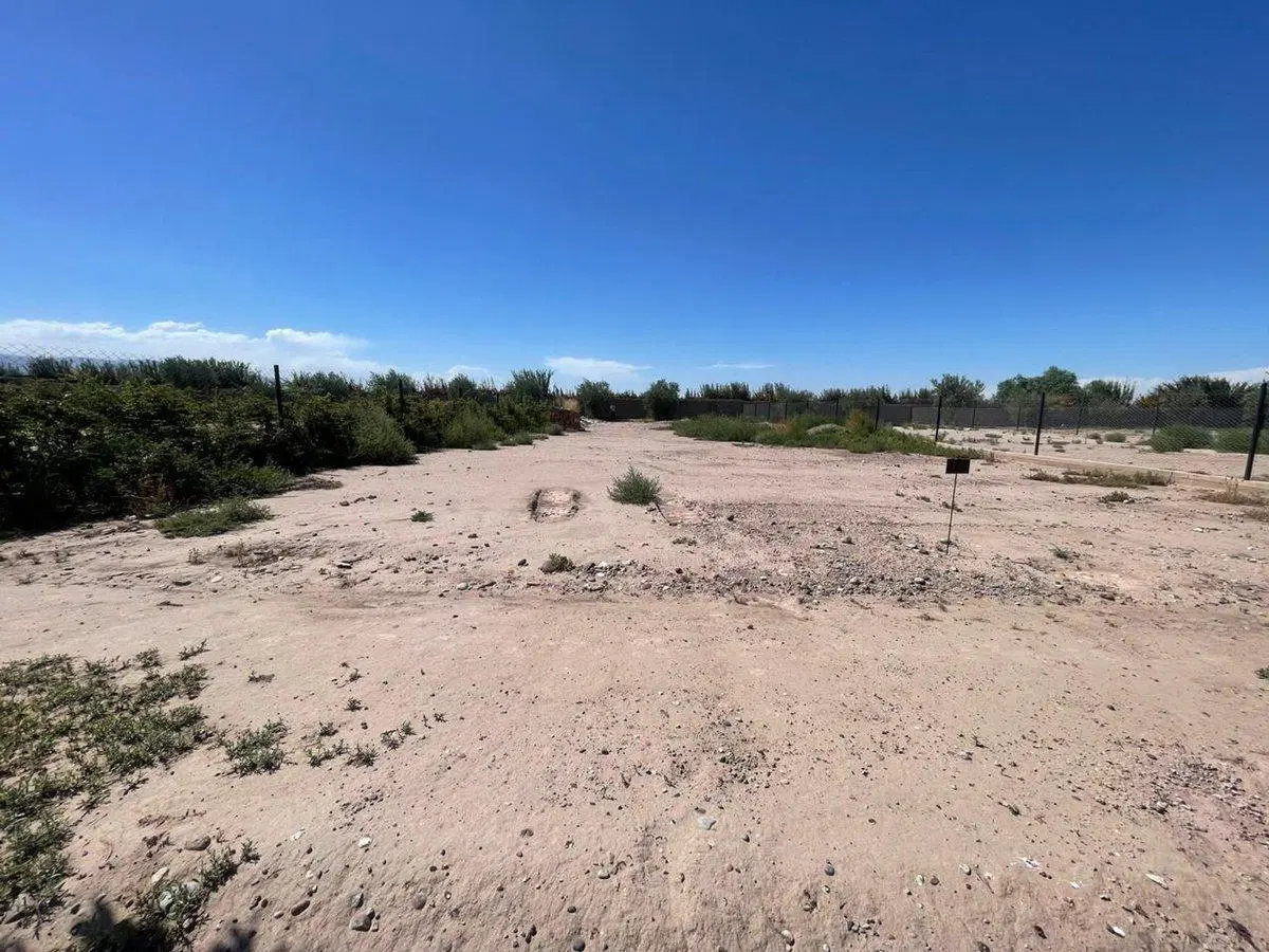 LOTE CON PISCINA, BARRIO ATARDECERES DE VIEYTES 2