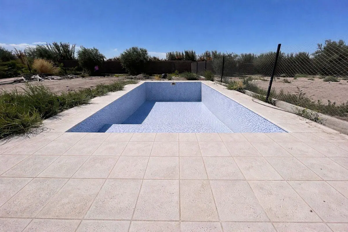 LOTE CON PISCINA, BARRIO ATARDECERES DE VIEYTES 4