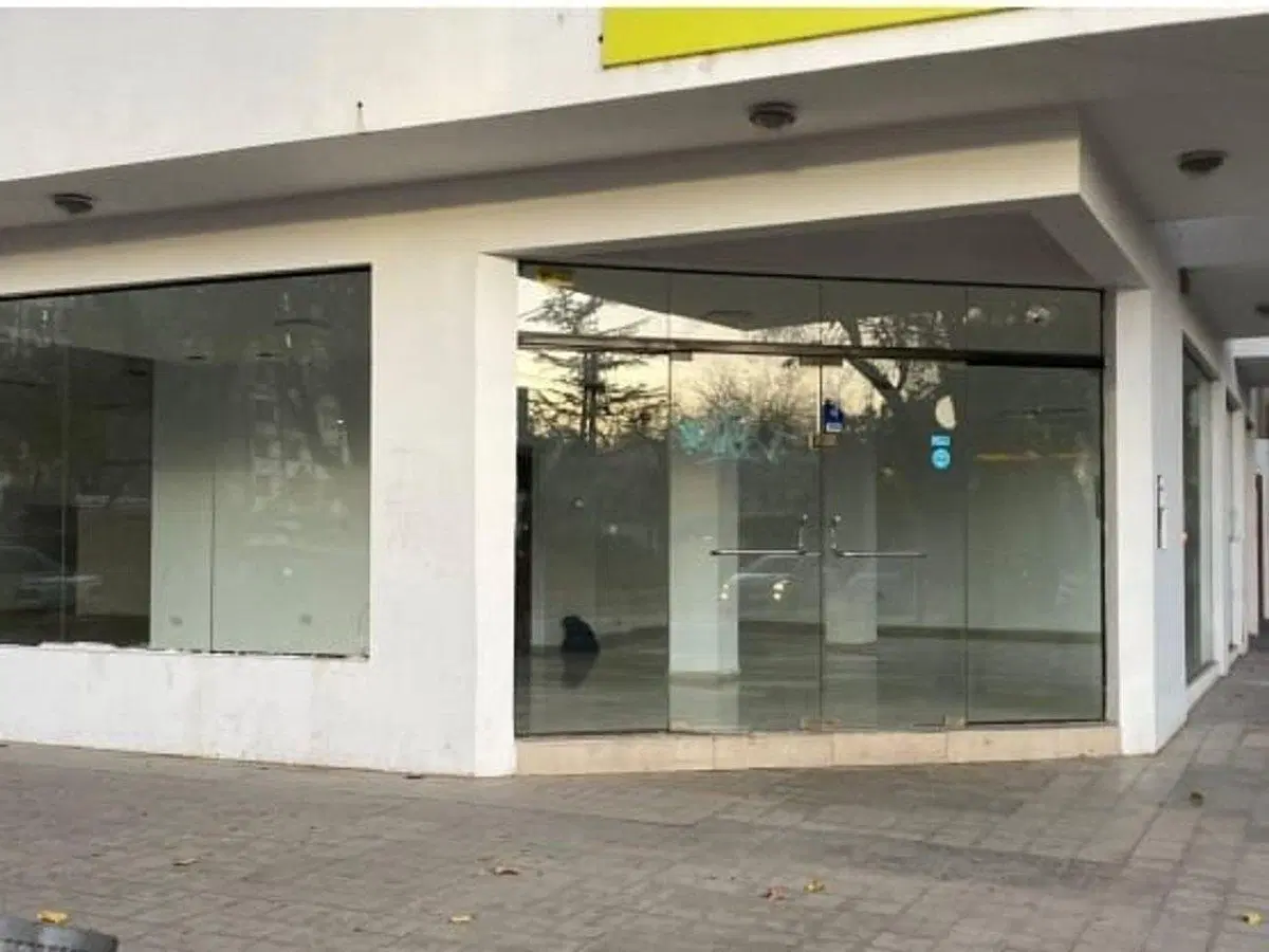 ALQUILER COMERCIAL ESQUINA AV BELGRANO Y AGUIRRE 2
