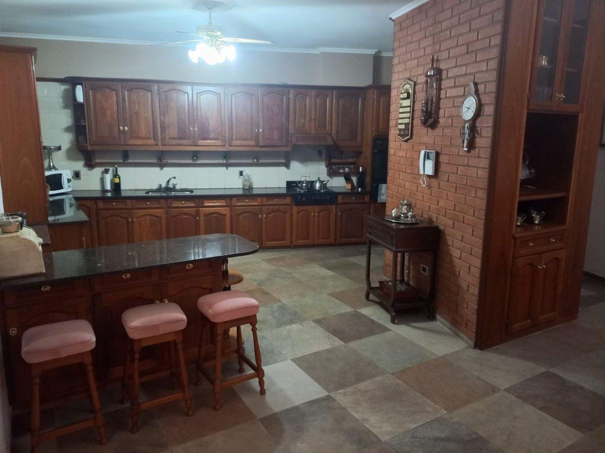 Foto de CASA 4 DORMITORIOS EN EL CENTRO DE JUNÍN!, imagen 1