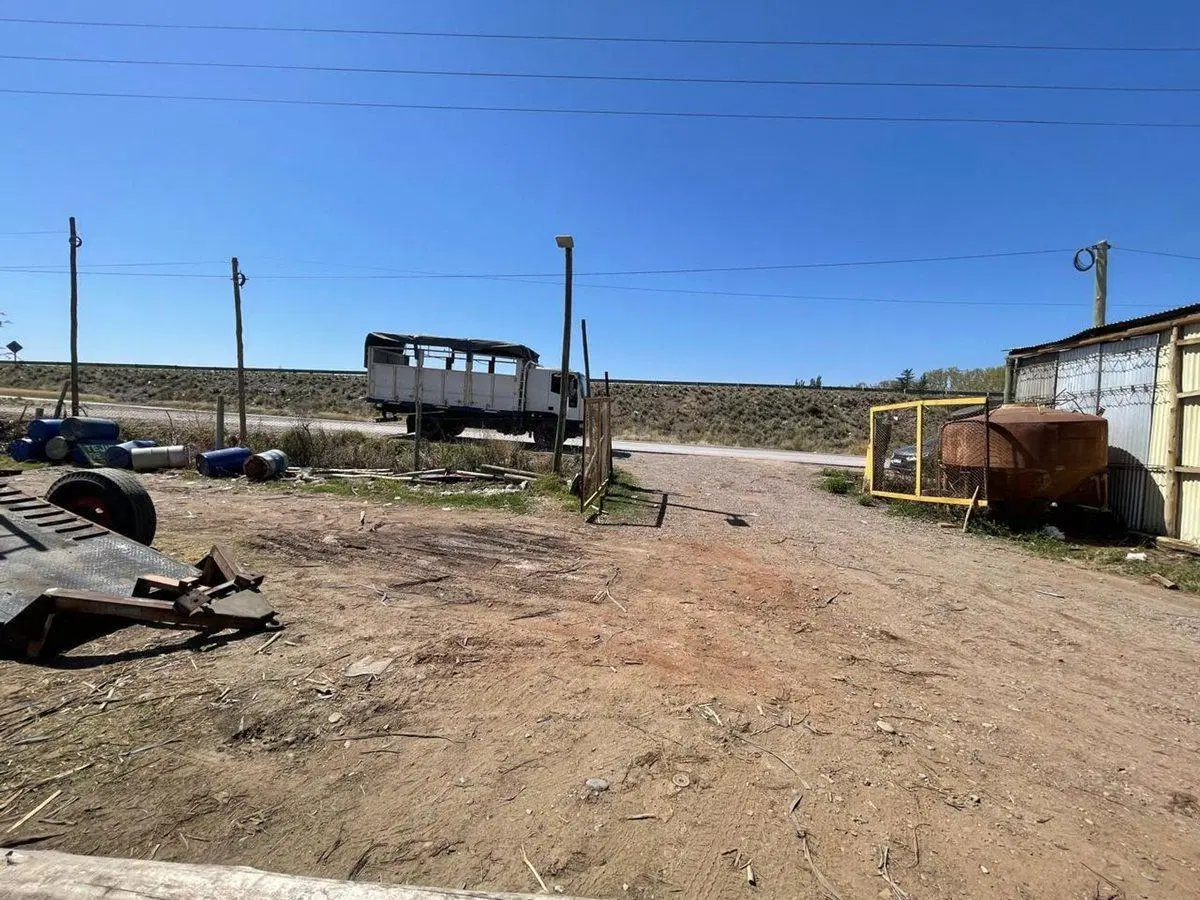 REMAX VENDE LOTE DE 4200 m2 SOBRE ACCESO SUR 5