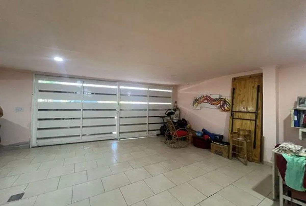 VENTA MODERNA Y AMPLIA CASA 3 DOR, RODEO DEL MEDIO 8