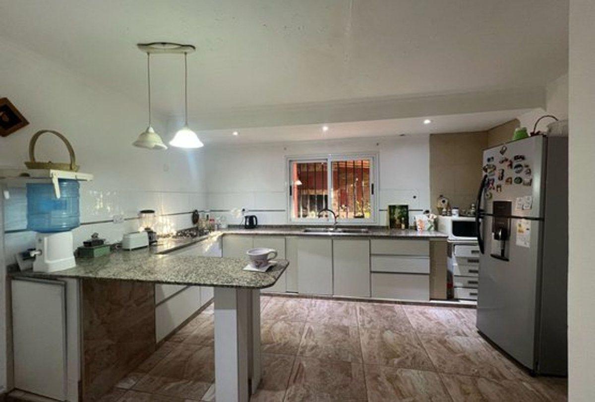 Foto de VENTA MODERNA Y AMPLIA CASA 3 DOR, RODEO DEL MEDIO, imagen 3