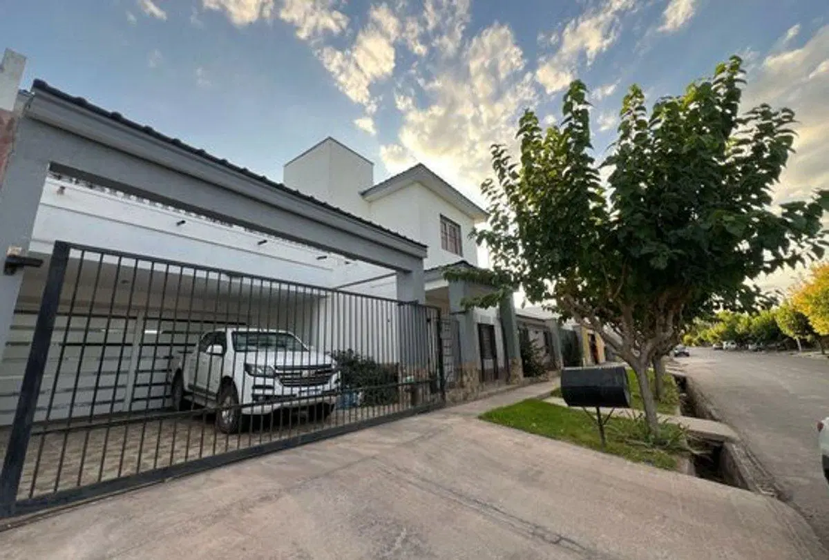 VENTA MODERNA Y AMPLIA CASA 3 DOR, RODEO DEL MEDIO 5