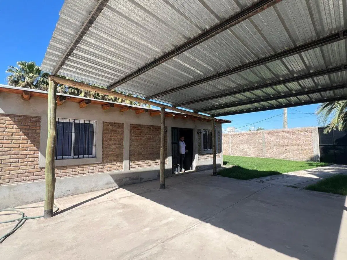 CASA CON PISCINA, BARRIO ROSA MOSQUETA, GUAYMALLÉN 4