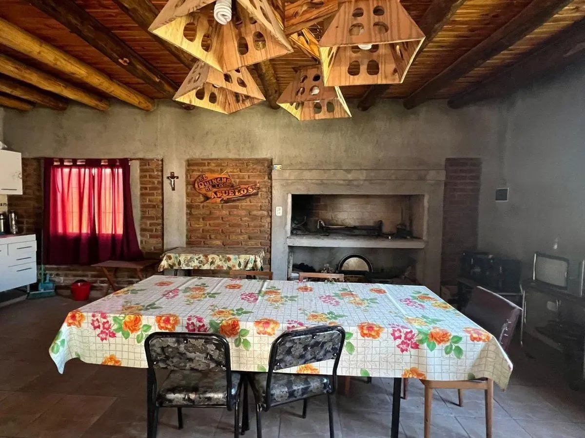 CASA CON PISCINA, BARRIO ROSA MOSQUETA, GUAYMALLÉN 3