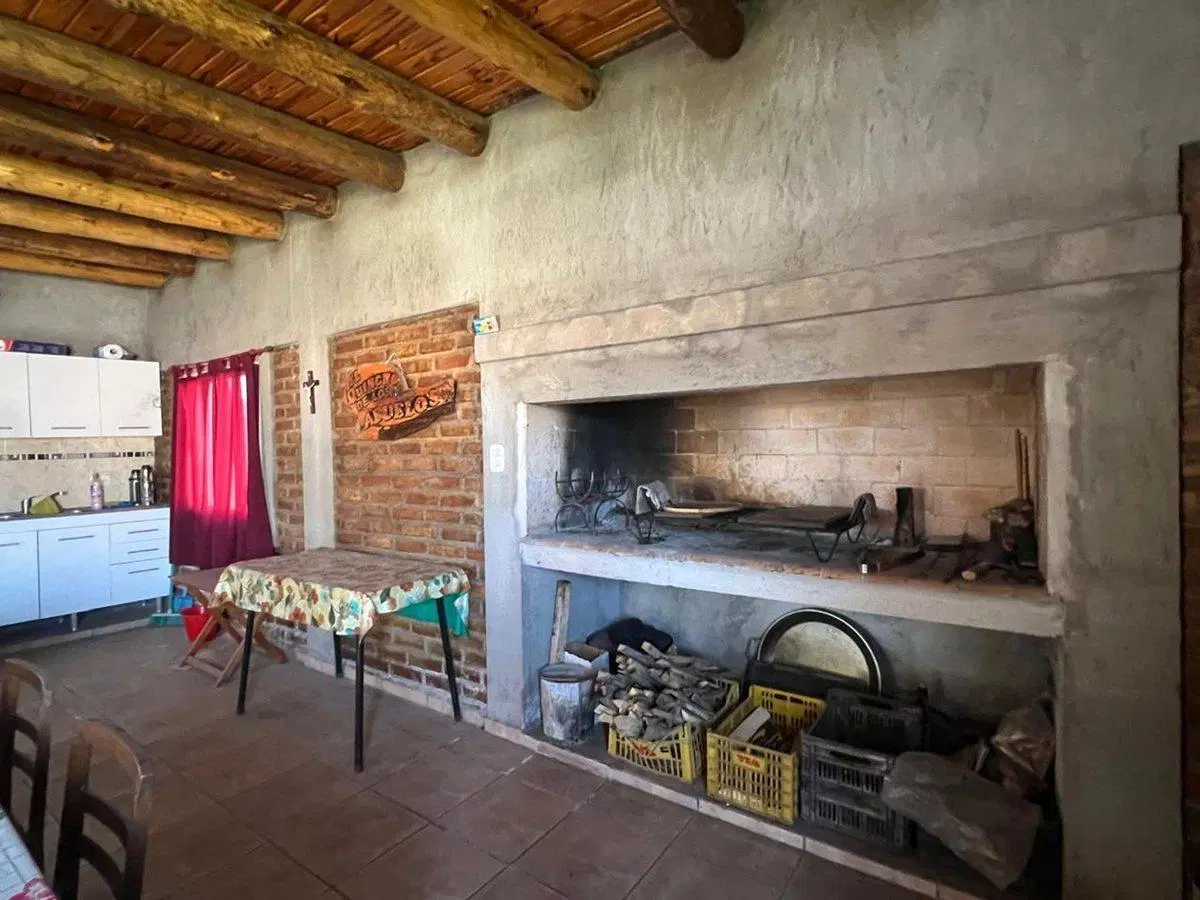 CASA CON PISCINA, BARRIO ROSA MOSQUETA, GUAYMALLÉN 2