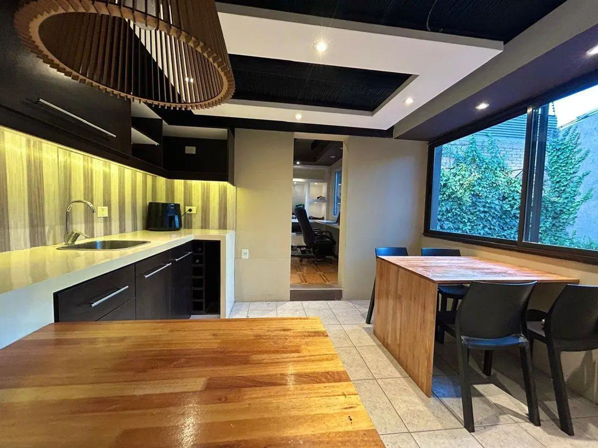 CASA  REFACCIONADA, 4 DORMITORIOS, 3 BAÑOS, GLLÉN 2