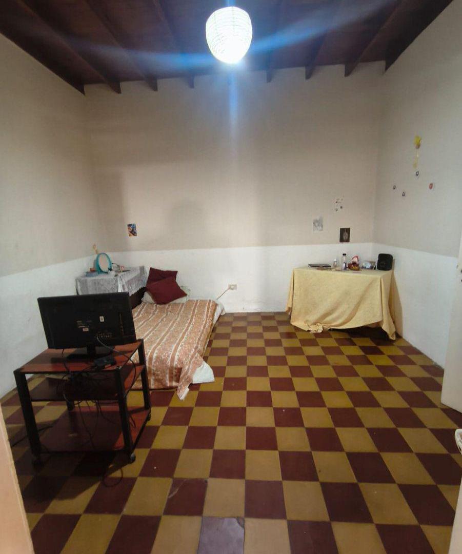 Foto de CASA EN SAN JOSE, 5 DORMITORIOS, AMPLIOS AMBIENTES, imagen 2