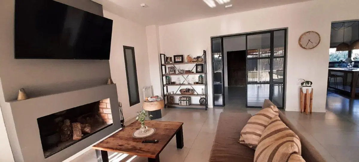 Venta de Excelente Casa en Barrio Privado de Maipu 2