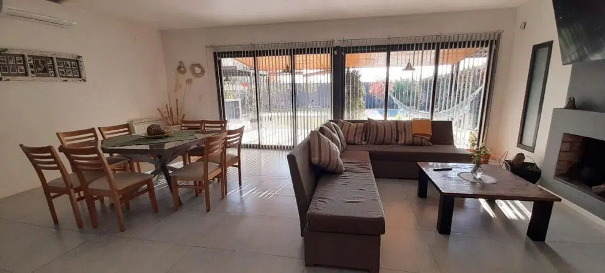 Venta de Excelente Casa en Barrio Privado de Maipu 5