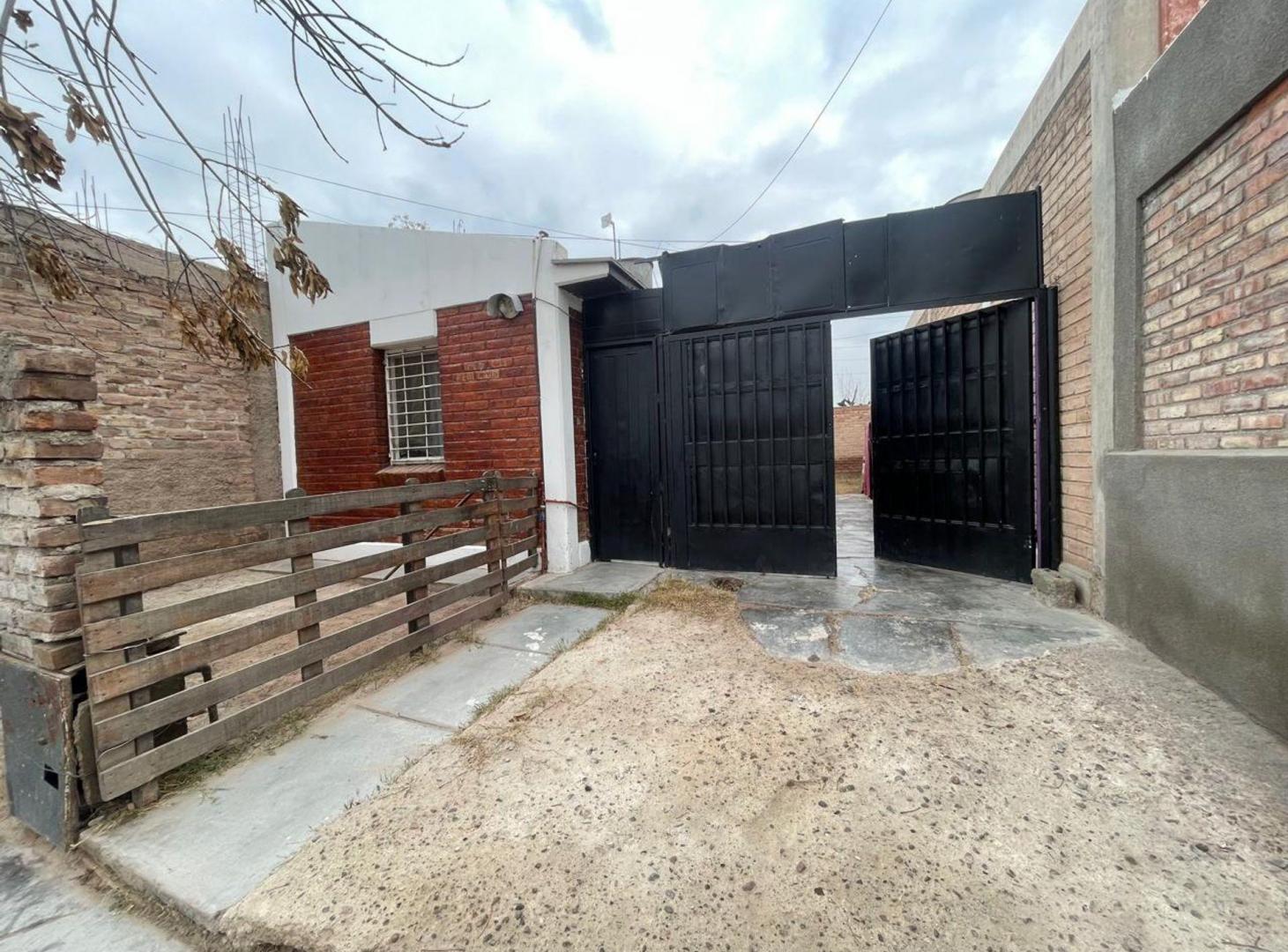 REMAX VENDE CASA EN Bº CAPILLA DE NIEVE GUAYMALLEN