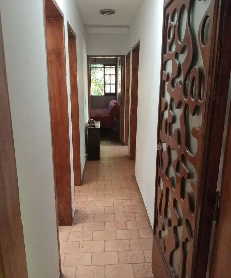 AMPLIA CASA CON EXCELENTE UBICACIÓN 4