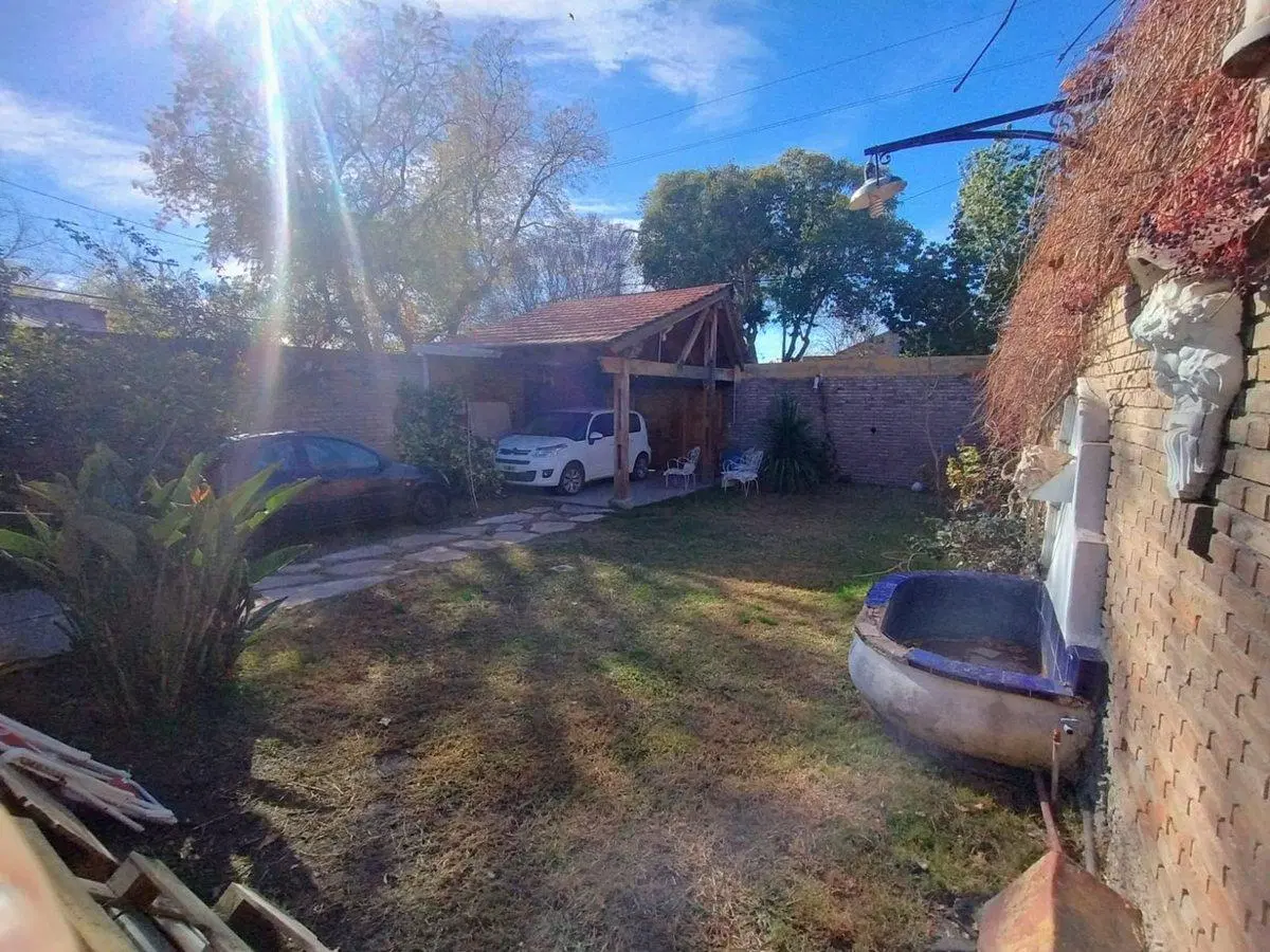 AMPLIA CASA CON EXCELENTE UBICACIÓN 5