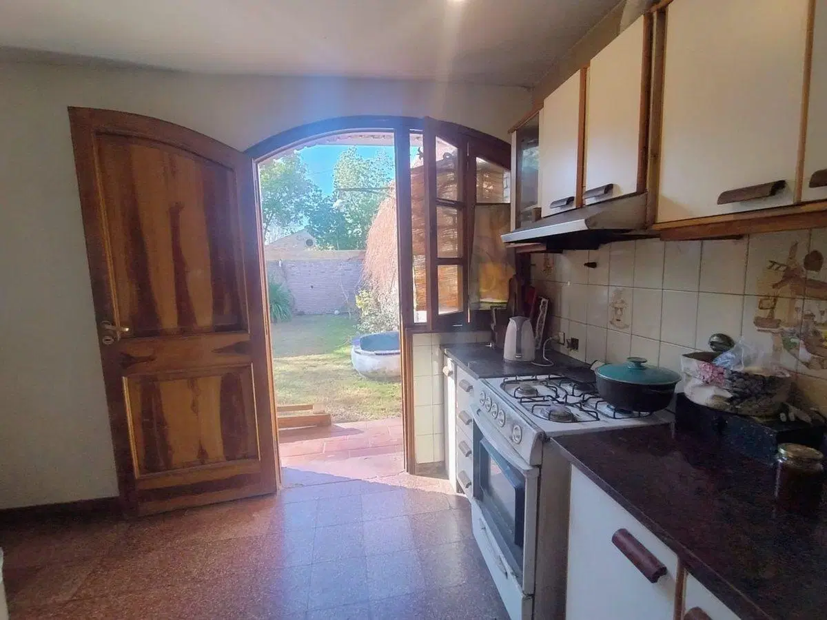 AMPLIA CASA CON EXCELENTE UBICACIÓN 3