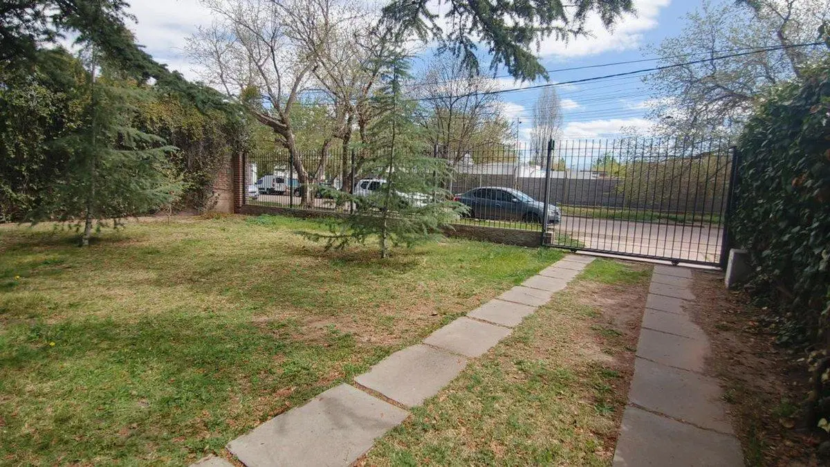 REMAX VENDIMIA VENDE CASA EN CHACRAS DE CORIA 2
