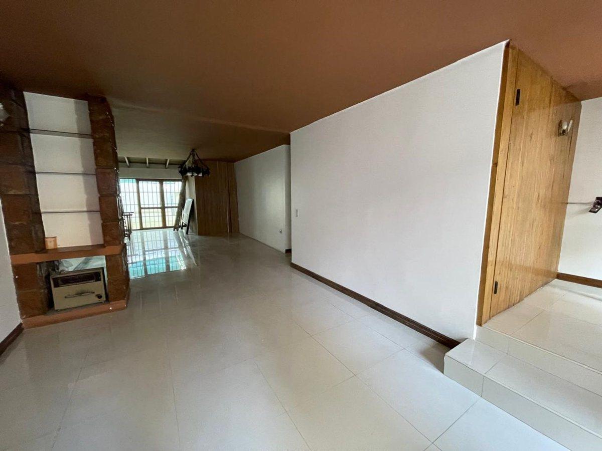 Foto de REMAX VENDE EXCELENTE CASA PEGADO BOMBAL SUR MZA, imagen 3