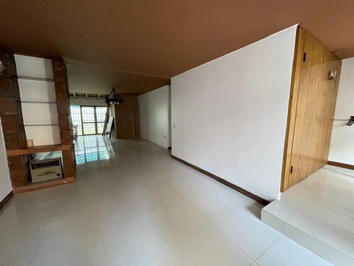 REMAX VENDE EXCELENTE CASA PEGADO BOMBAL SUR MZA 3