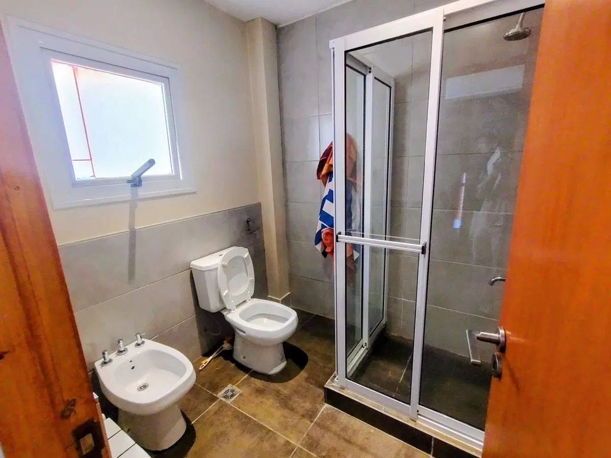 VENTA: CASA AMPLIA CON PISCINA , EN B° LAS PIRCAS 8