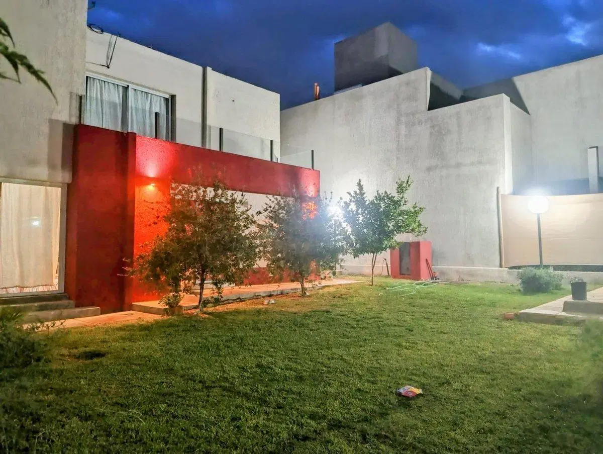 VENTA: CASA AMPLIA CON PISCINA , EN B° LAS PIRCAS 4