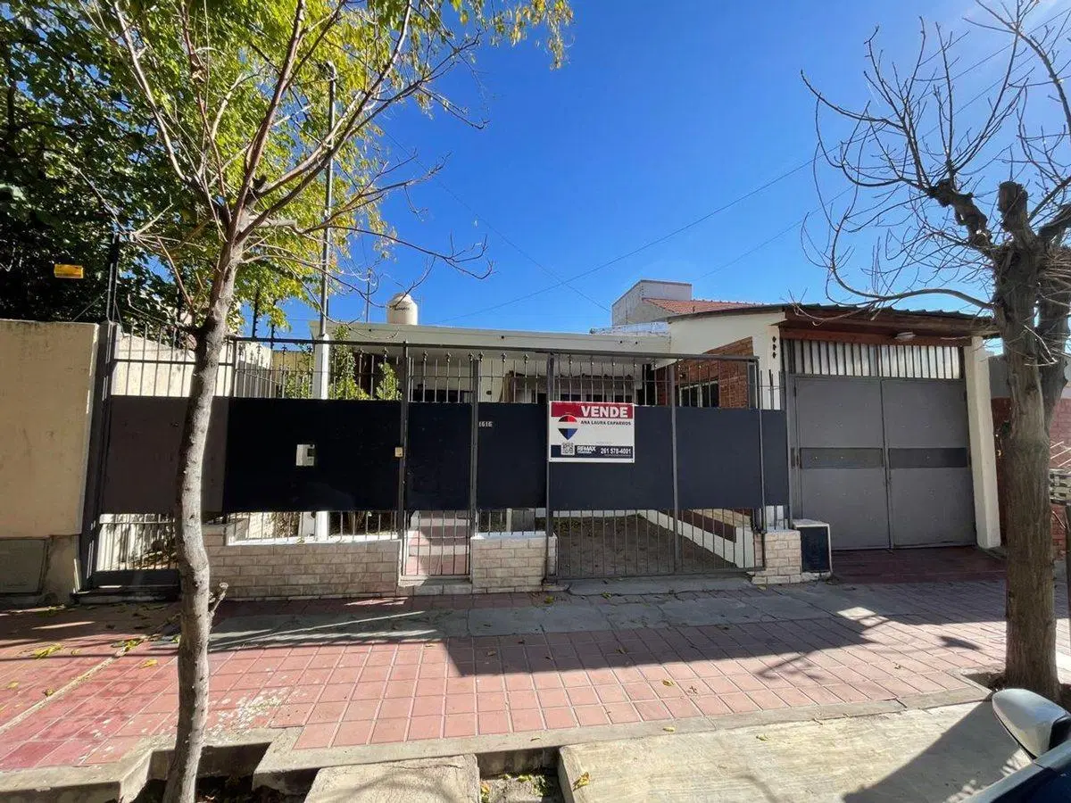 REMAX VENDE CASA EN BARRIO SANTA ANA GUAYMALLEN 5