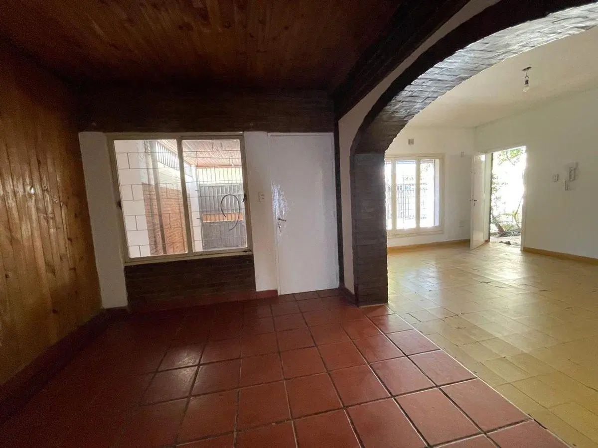 REMAX VENDE CASA EN BARRIO SANTA ANA GUAYMALLEN 3