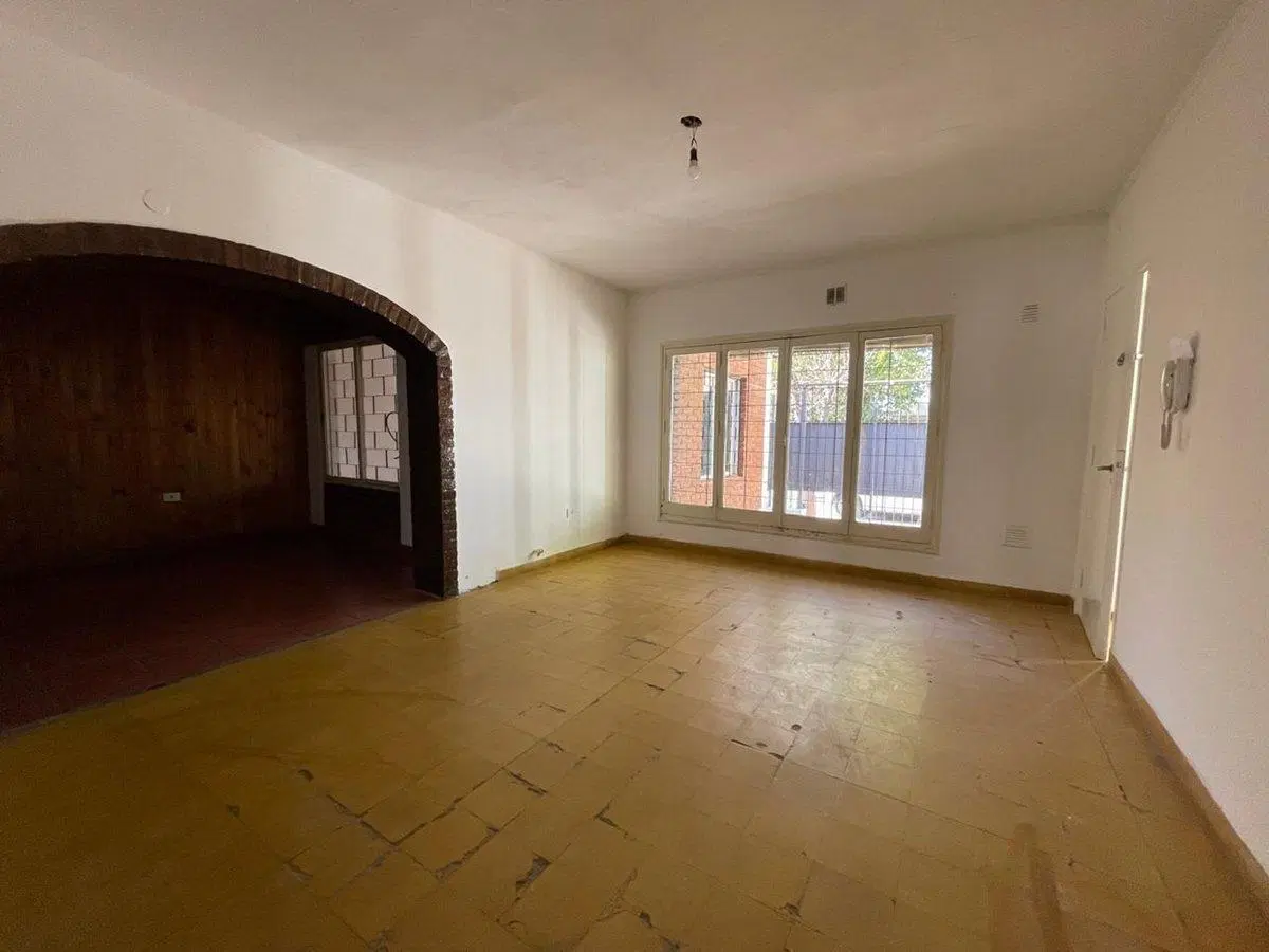 REMAX VENDE CASA EN BARRIO SANTA ANA GUAYMALLEN 2