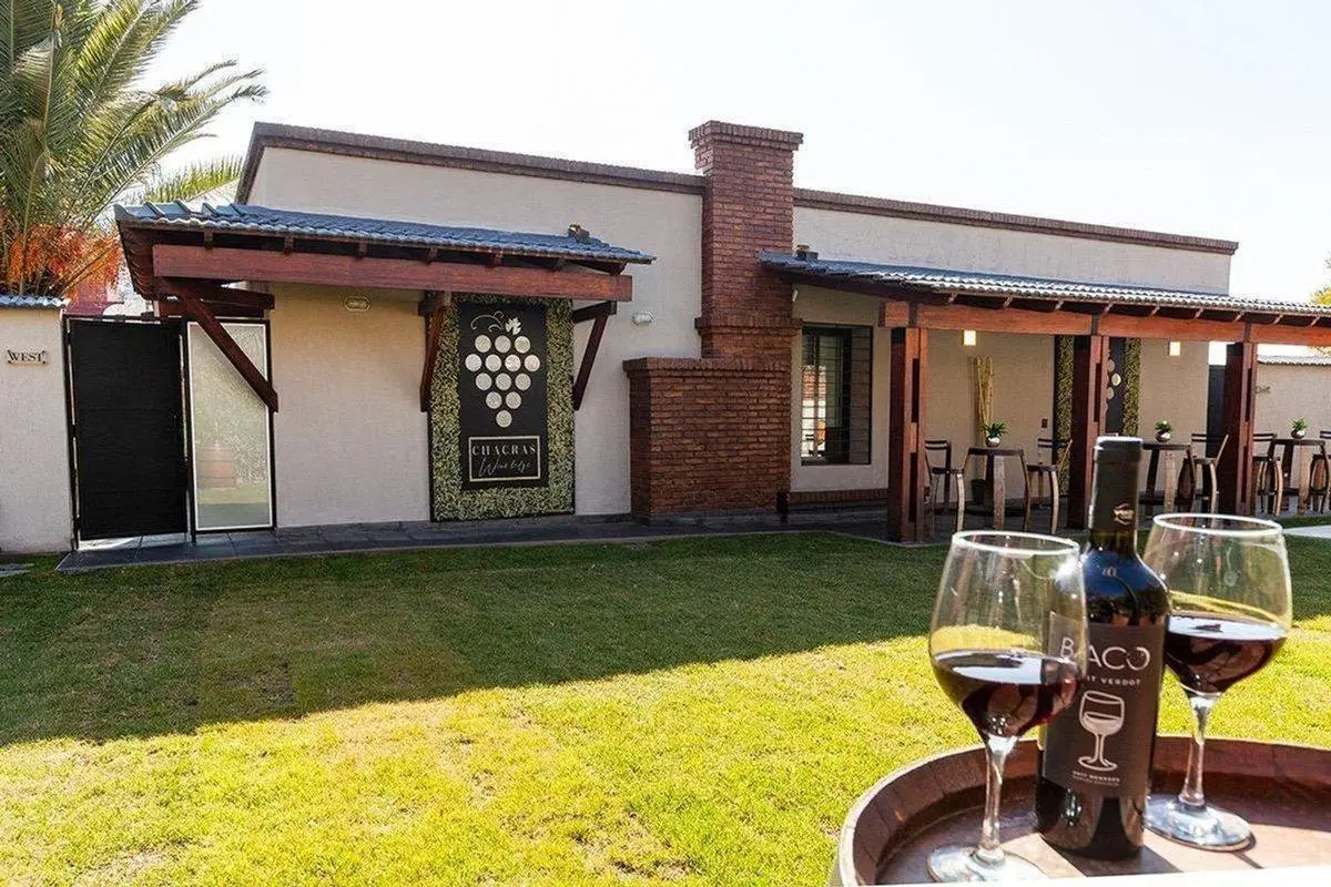 COMPLEJO DE 2 CASAS TIPO DUPLEX,CHACRAS DE CORIA 3