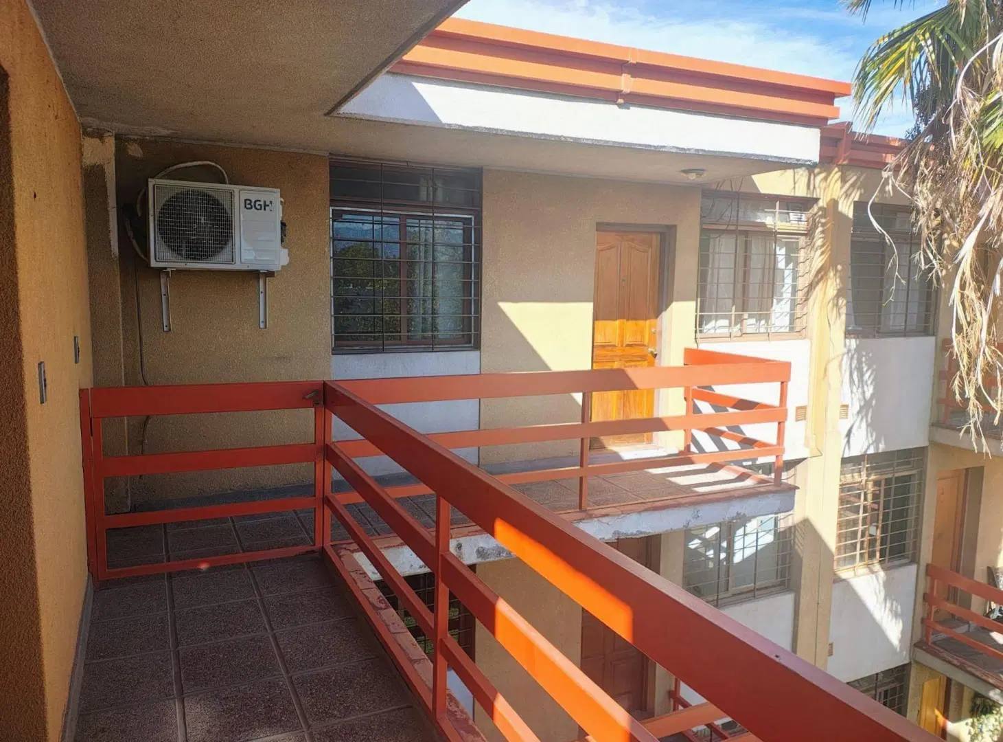 REMAX VENDE EXCELENTE DEPTO EN GUYMALLEN 3