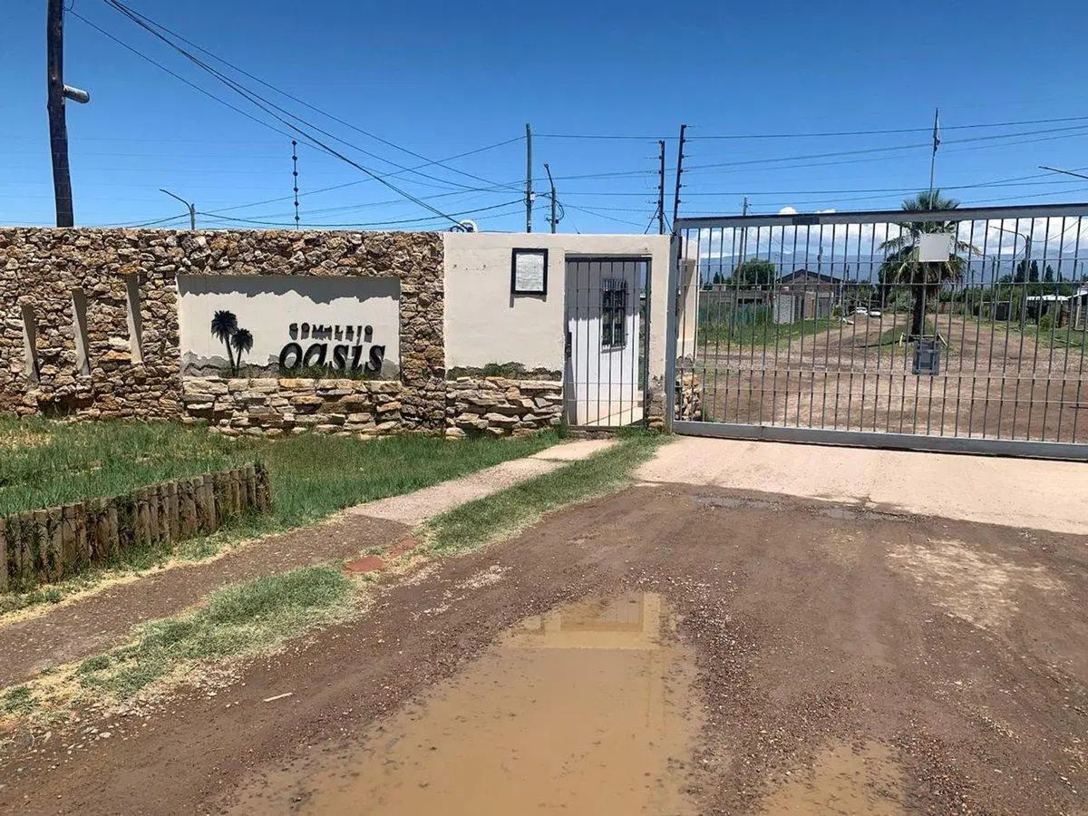 SE VENDE EN BARRIO PRIVADO OASIS CASA CON PILETA 3