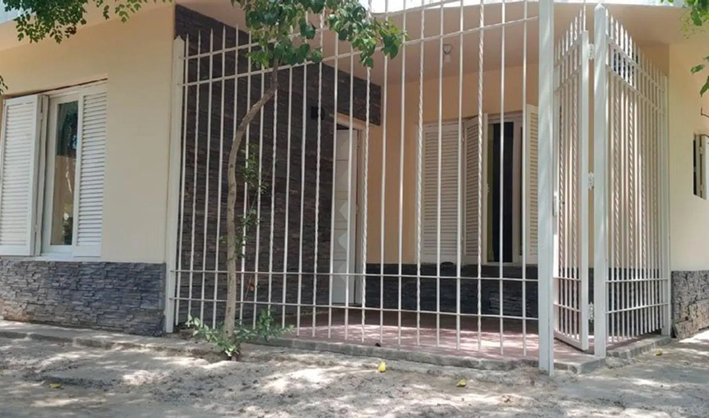 CASA ESQUINA EN VENTA, RIVADAVIA 2