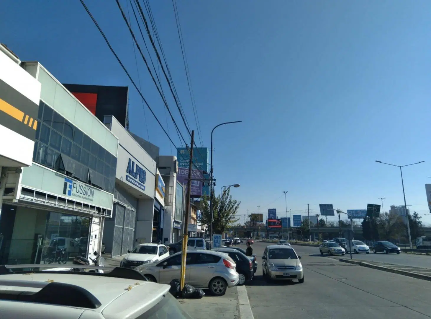 VENTA LOCAL COMERCIAL FRENTE AL NUDO VIAL, GLLÉN 4