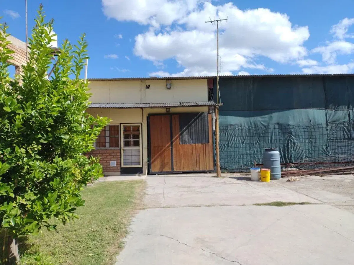 Galpón con Departamento a la venta 2