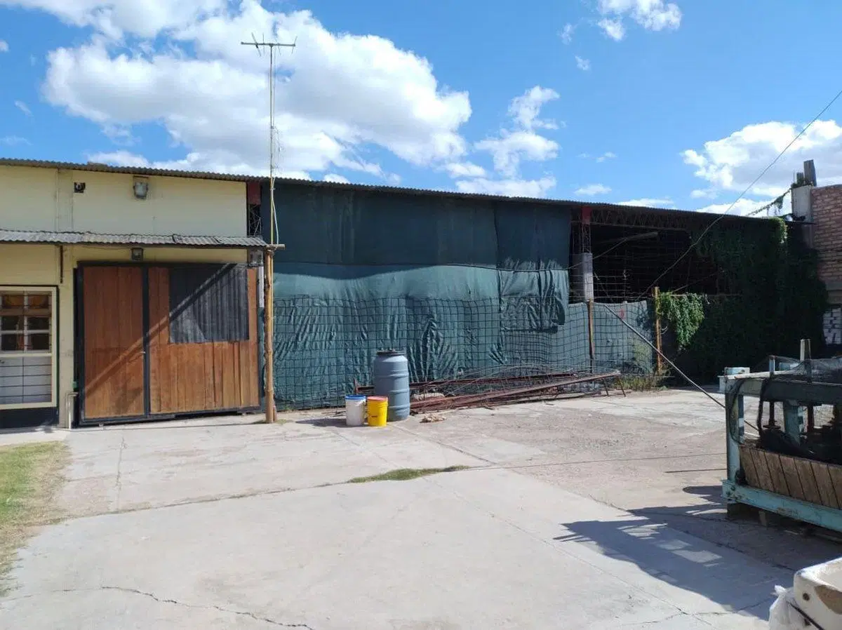 Galpón con Departamento a la venta 3