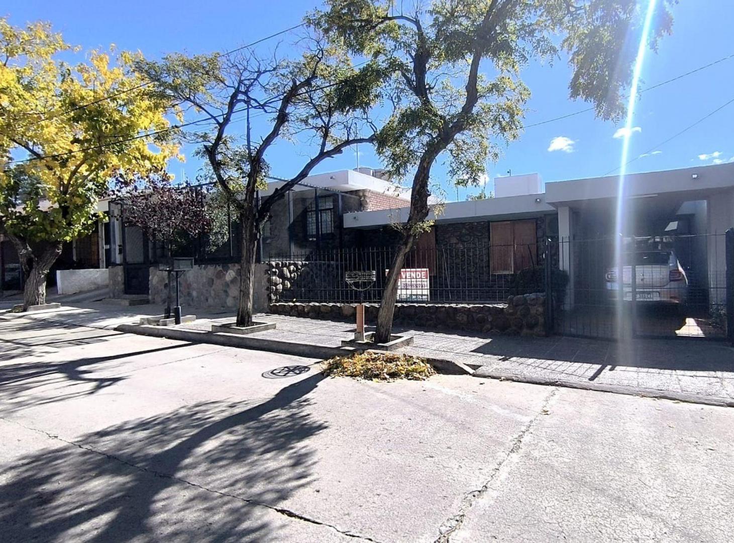 VENTA CASA BARRIO SUPE CALLE CHICLANA GODOY CRUZ