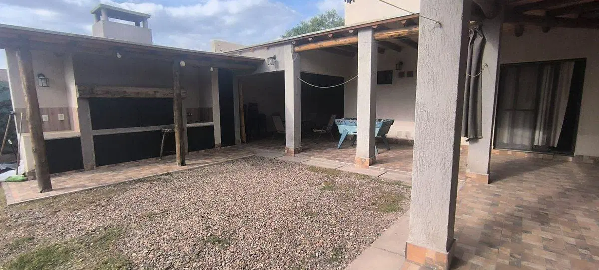 CASA EN VENTA EN TERRUÑOS DE ARAOZ III MENDOZA 2