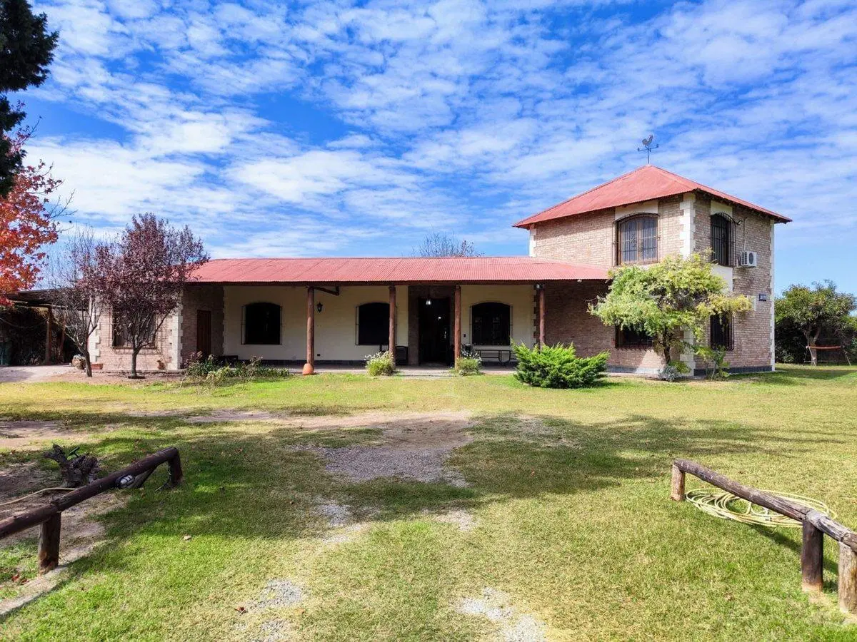 VENTA CASA EN B. LOS LIRIOS CORRALITOS GUAYMALLEN. 3