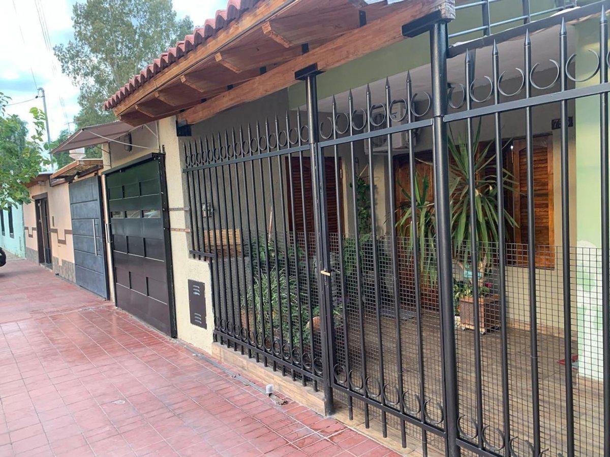Amplia propiedad se vende en B La Colina Maipu MZ