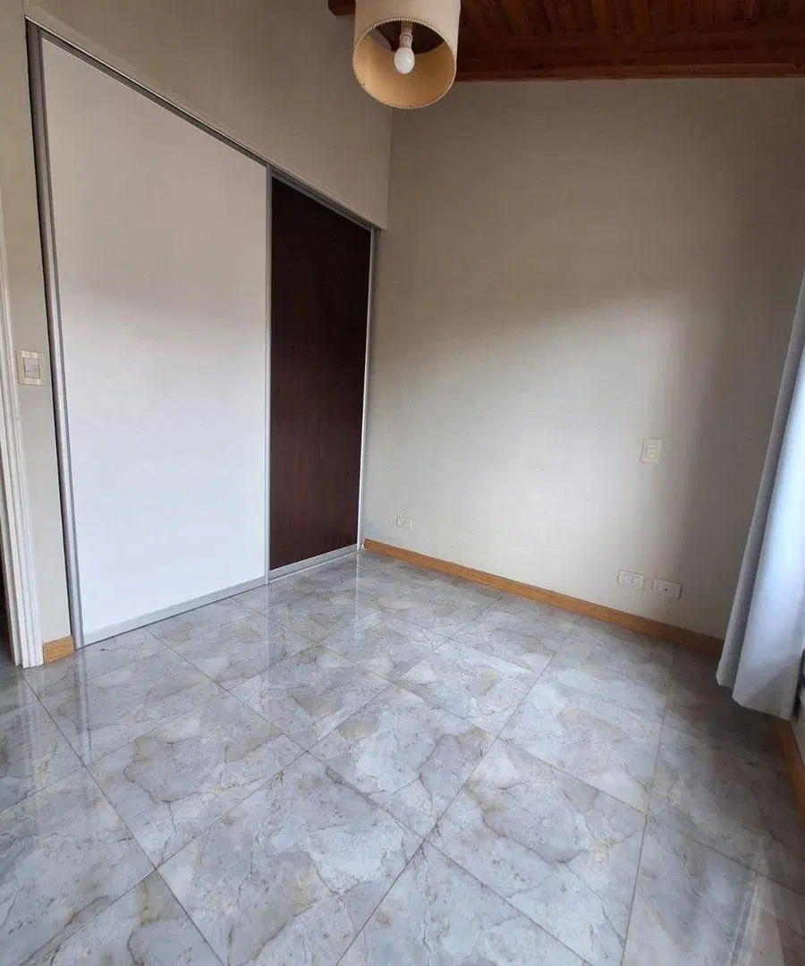 EXCLUSIVA CASA B° AIRES DE CAMPO, GUAYMALLÉN. 4