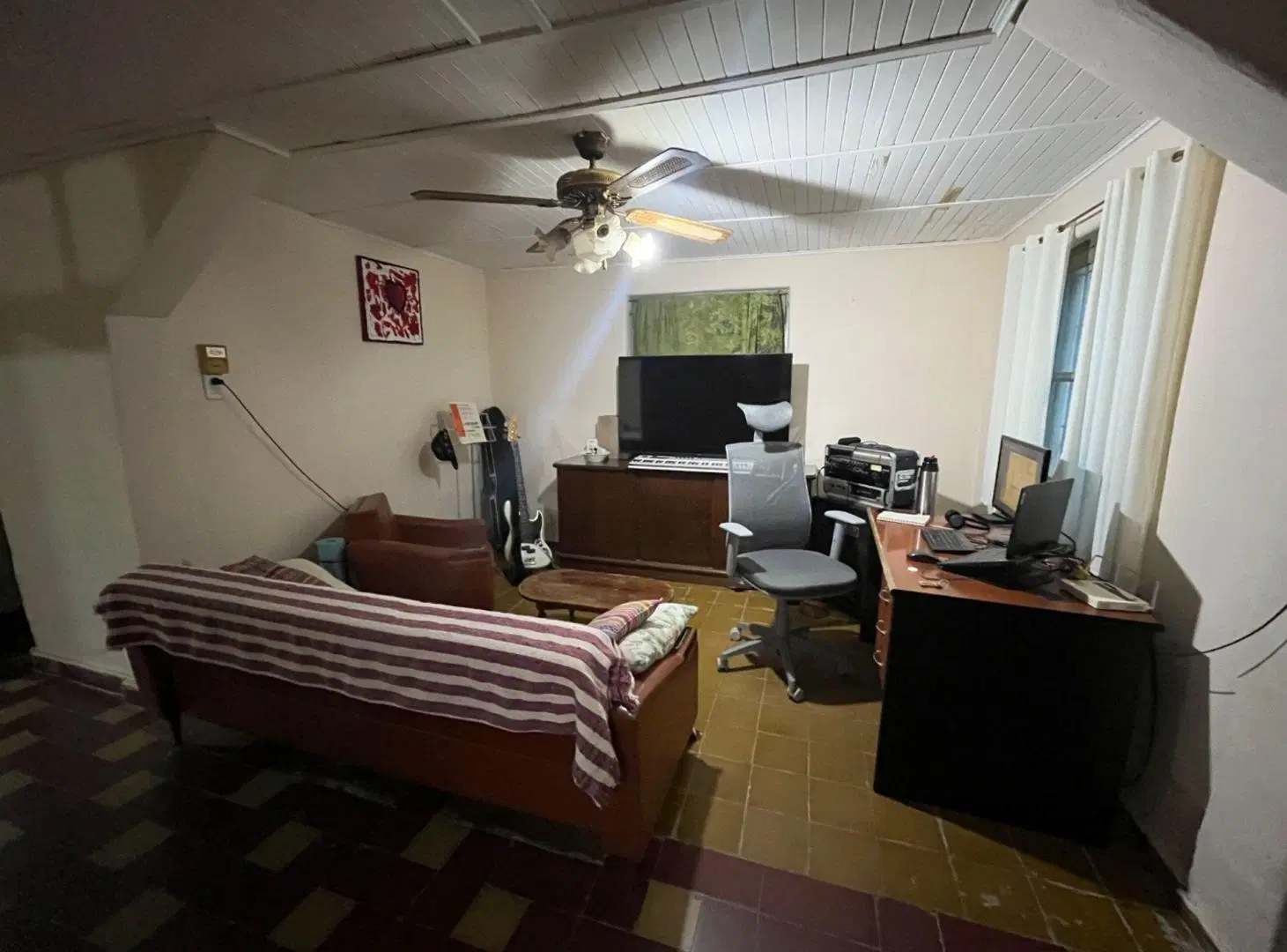 VENTA TERRENO DE 440 m² CON CASA DE ADOBE EN LUJAN 8