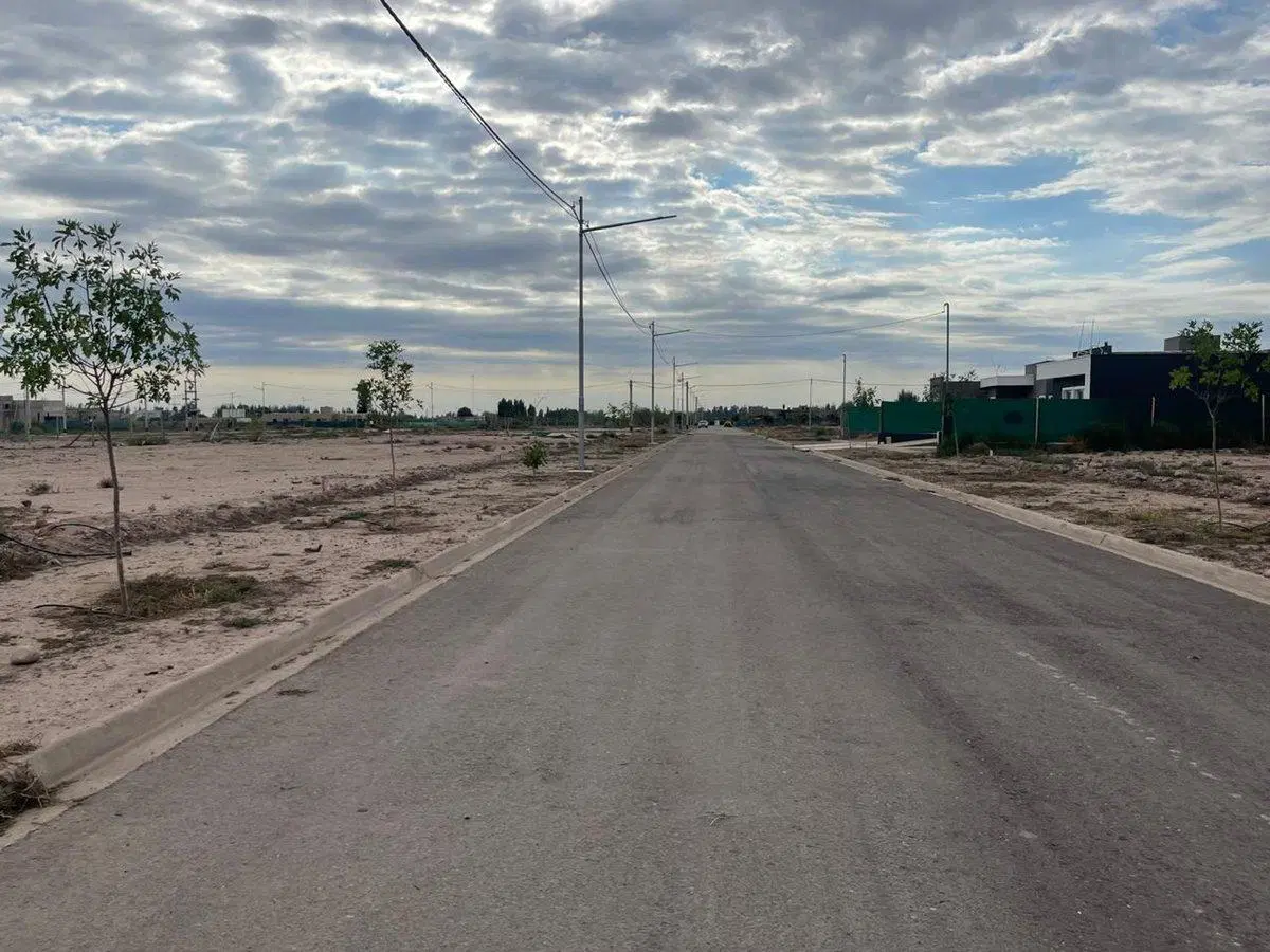 REMAX VENDE INMEJORABLE LOTE EN BARRIO MILCAYAC 2 5