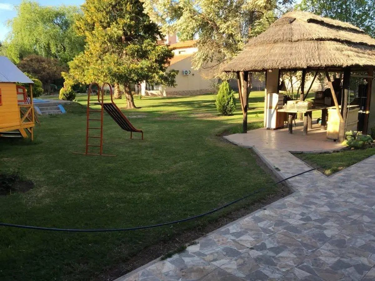 CASA CON GRAN PARQUIZADO EN VENTA, VISTALBA 5