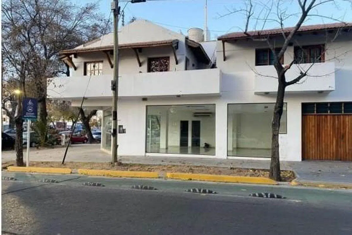 ALQUILER COMERCIAL ESQUINA AV BELGRANO Y AGUIRRE 3