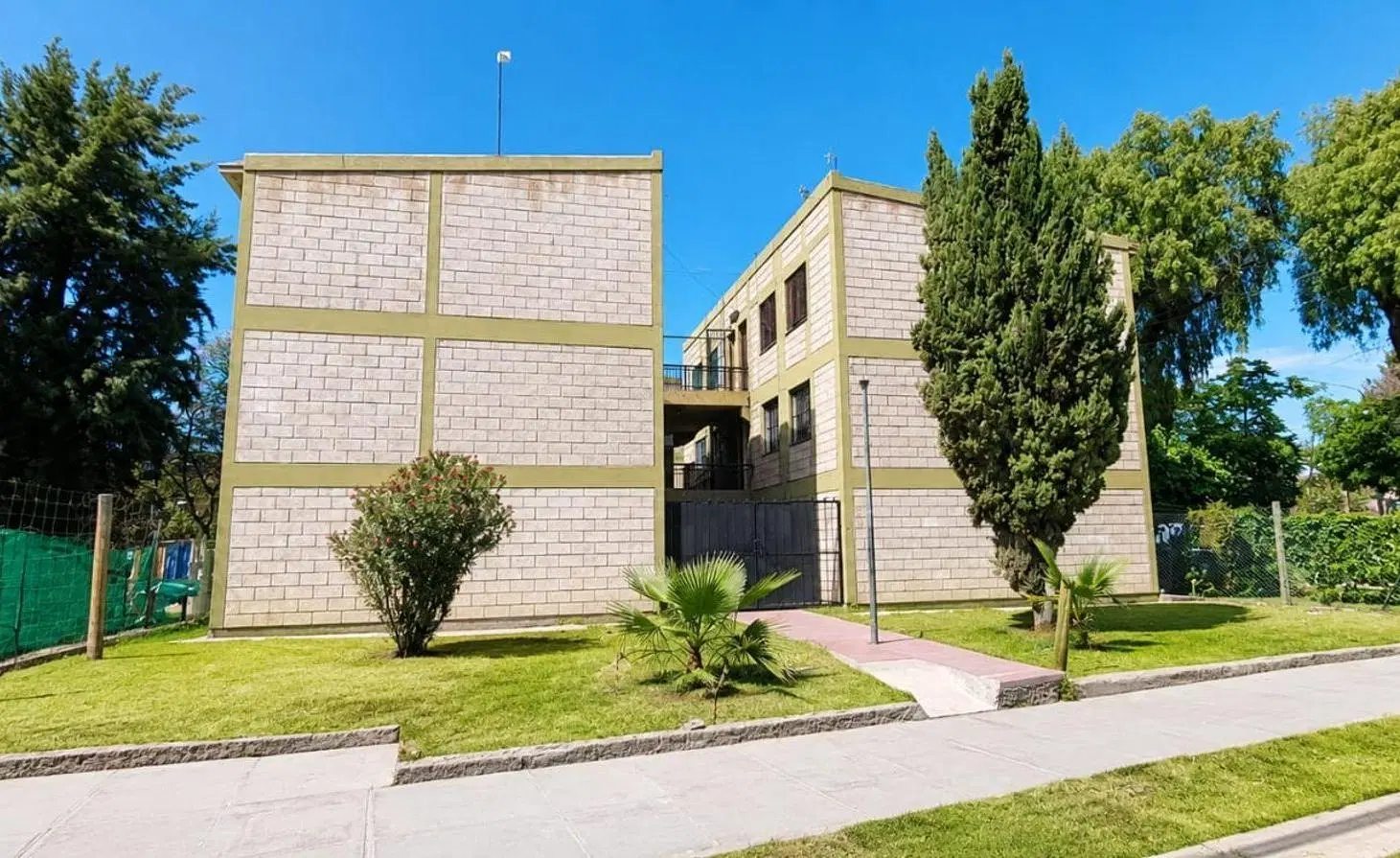 DEPARTAMENTO EN MONOBLOCK LAS HERAS 5