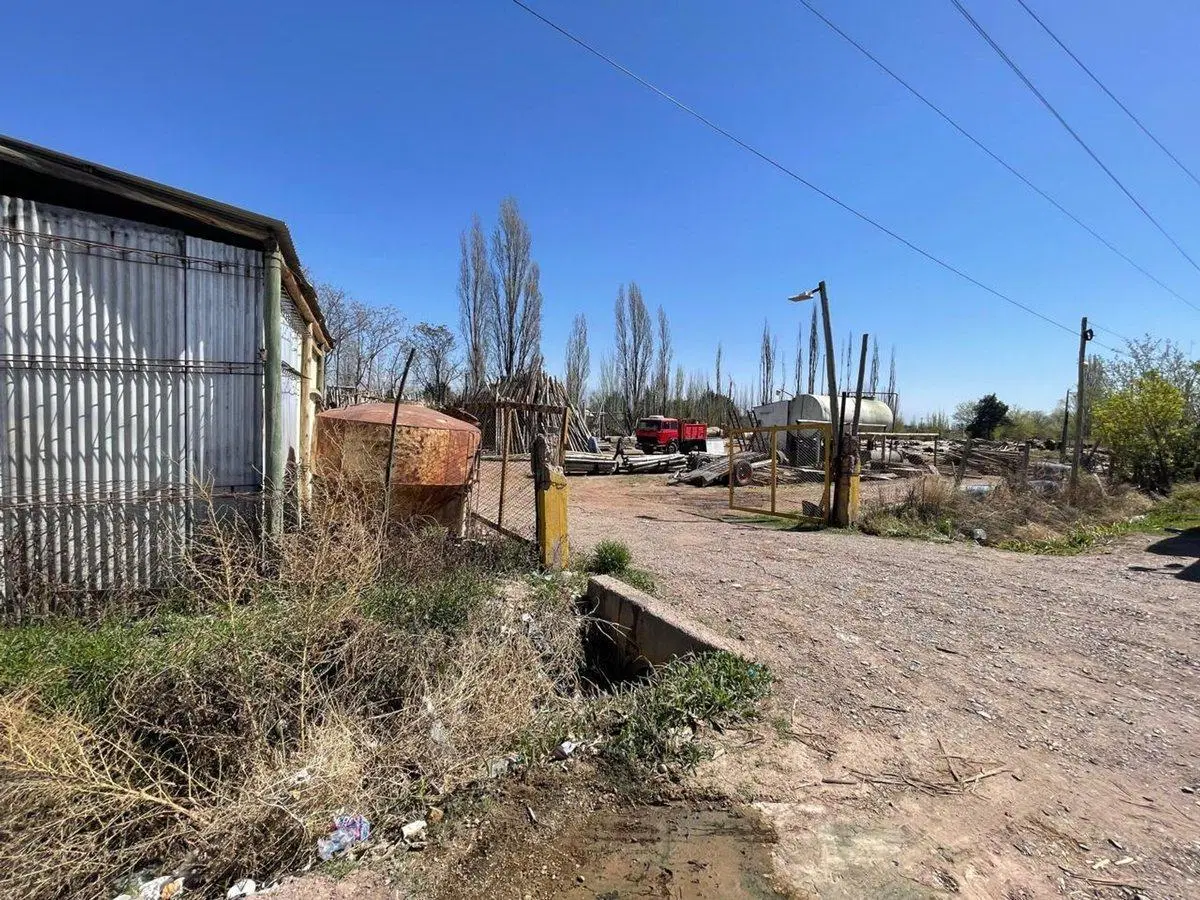 REMAX VENDE LOTE DE 4200 m2 SOBRE ACCESO SUR 2