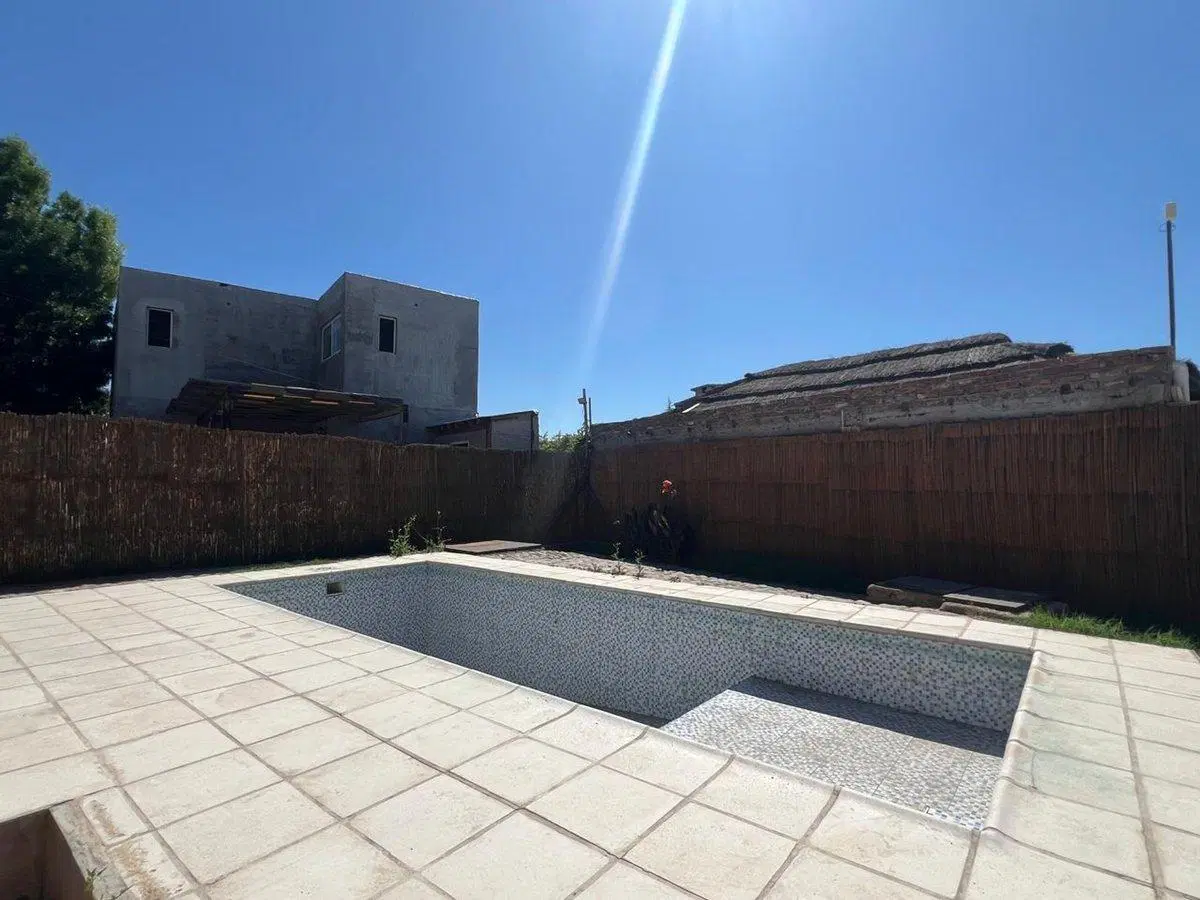 CASA CON PISCINA, BARRIO ROSA MOSQUETA, GUAYMALLÉN 8