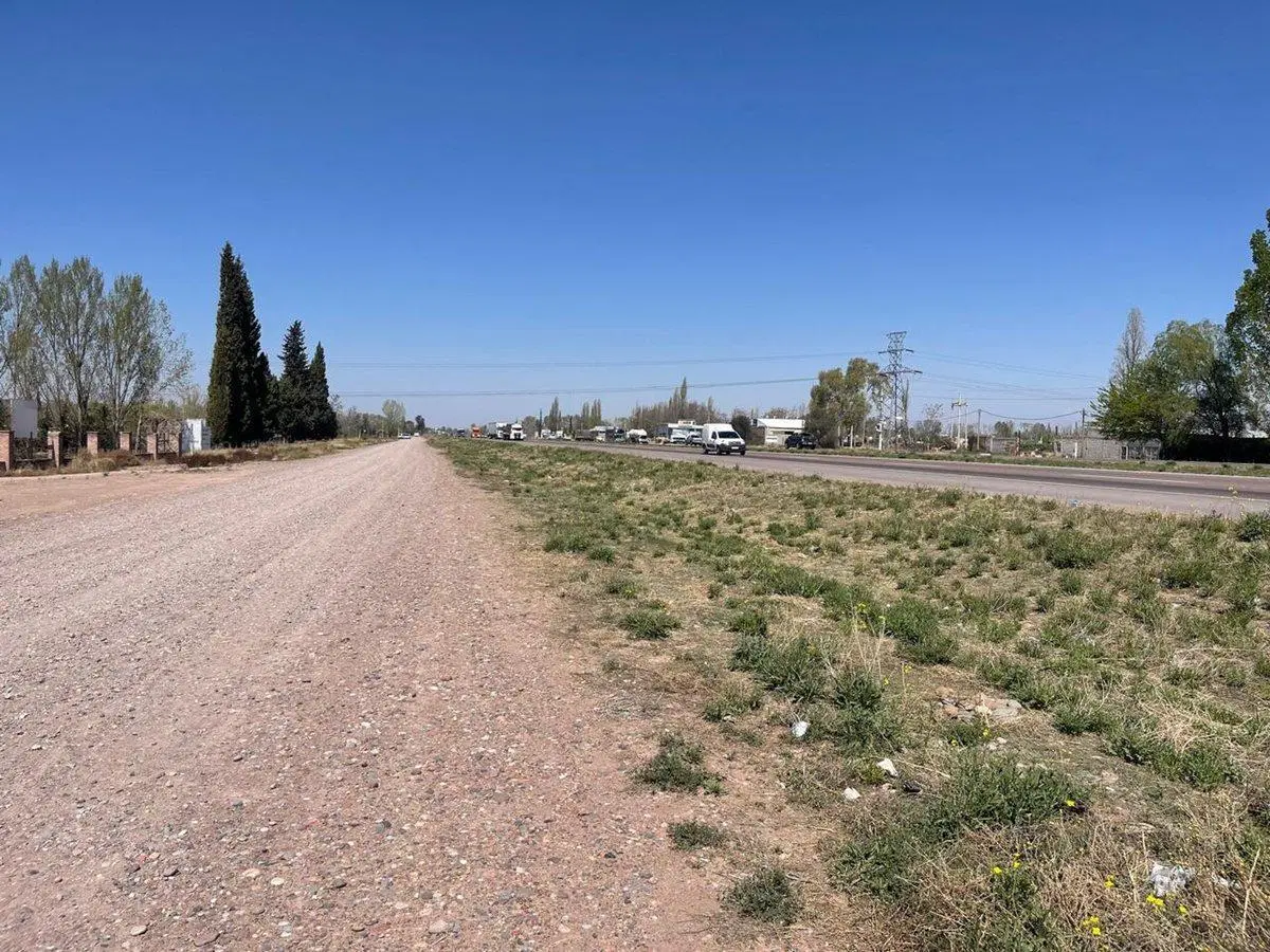 REMAX VENDE LOTE SOBRE ACCESO SUR EN PERDRIEL MZA 8