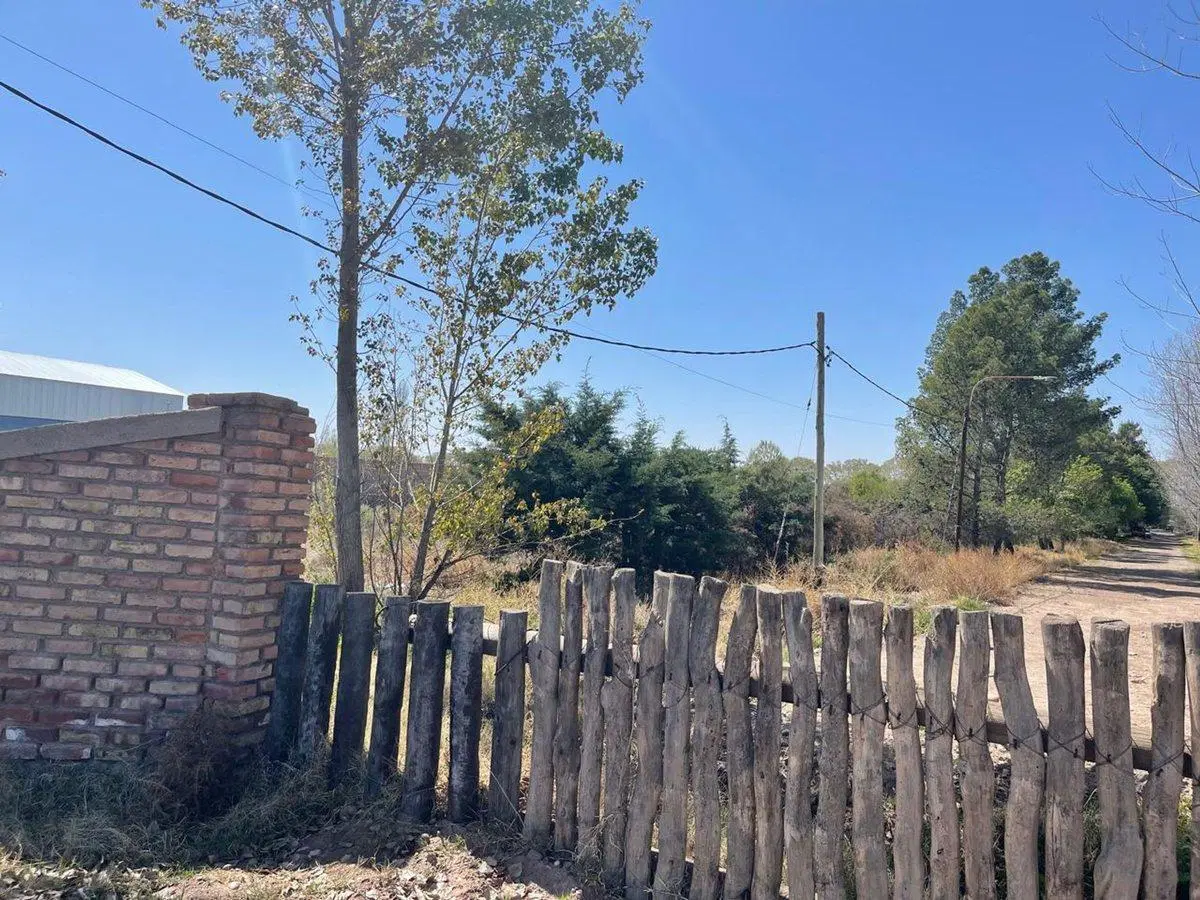 REMAX VENDE LOTE SOBRE ACCESO SUR EN PERDRIEL MZA 4